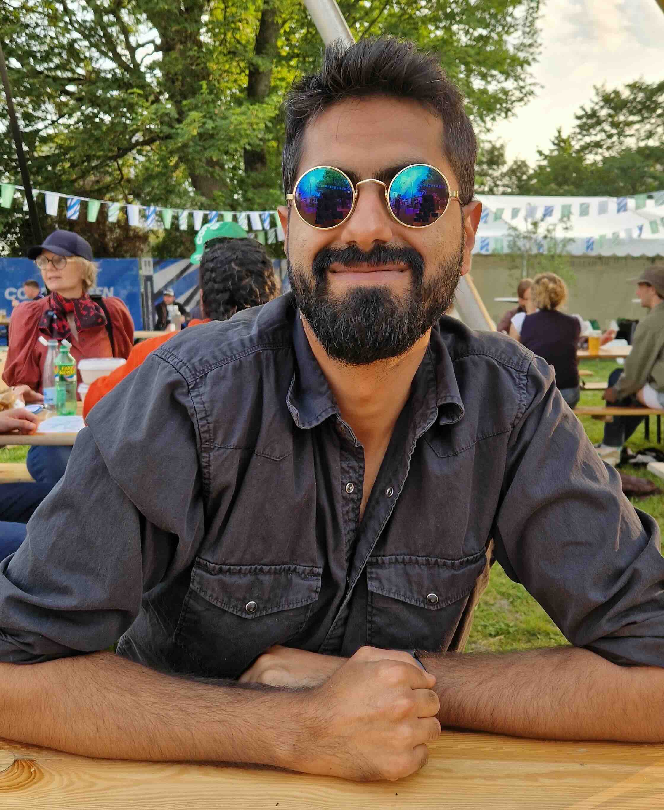 /img/profile_lowres.jpeg